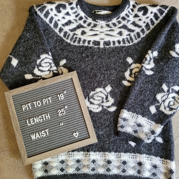 Vintage Sams Souci grey and white rose sweater size small - Picture 8 of 11